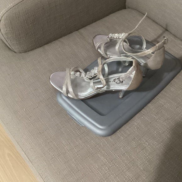 ANTONIO MELANI Silver Strappy Heels - Picture 2 of 4